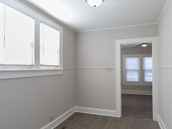 3rd image of 122 Jefferson St
