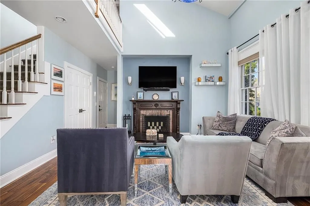 2 bed, 2.0 bath, 1031 sqft, $3,000 — Photo 2