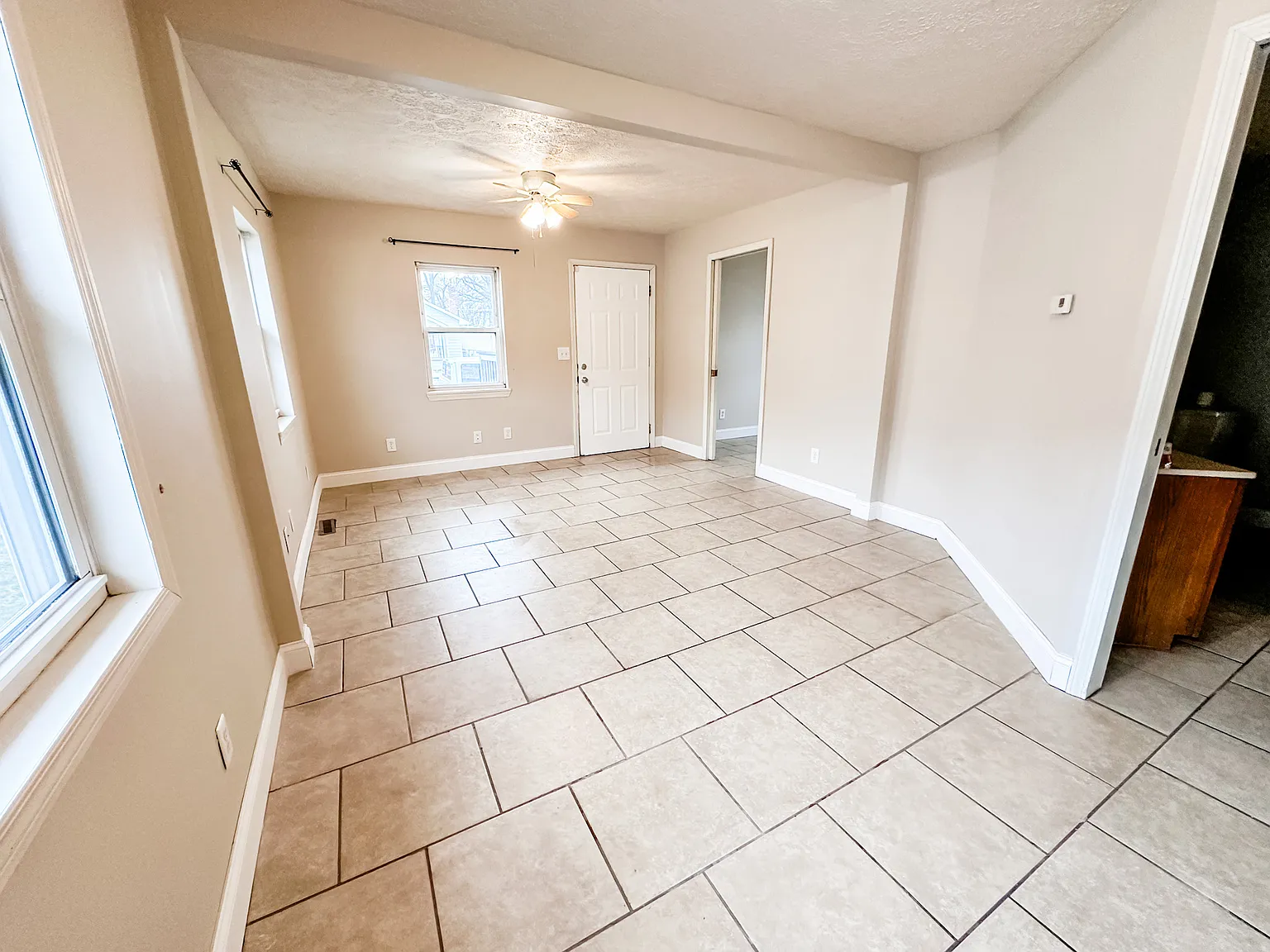 2 bed, 800 sqft, $1,050 — Photo 2