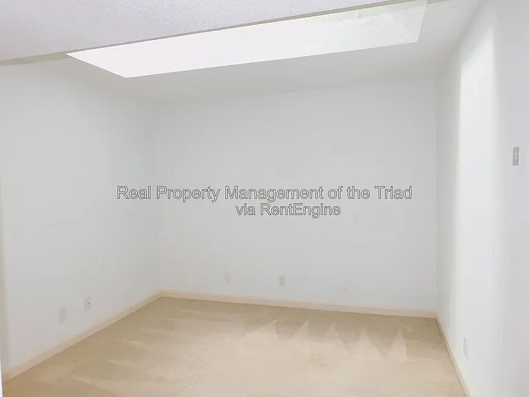 805 W McGee St #B — Photo 18