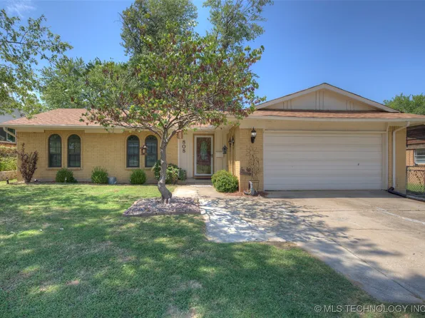 808 N Moccasin St, Sapulpa, OK 74066