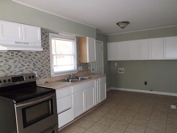 3rd image of 5001 E Lee St