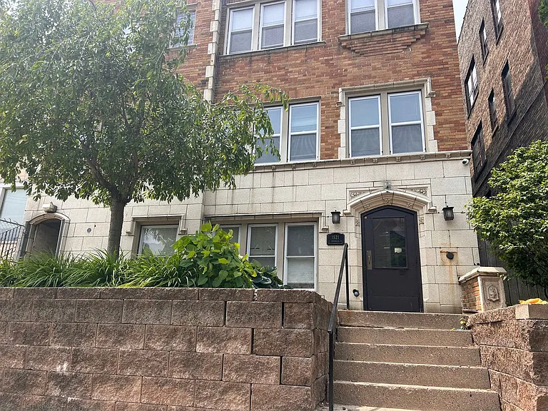 1521 N Franklin Pl — Photo 35