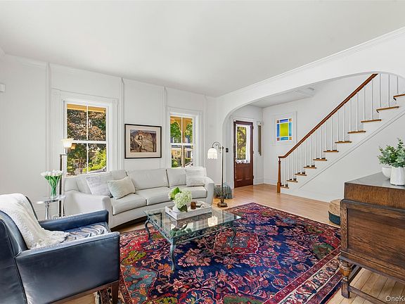 3rd image of 215 Walnut Street