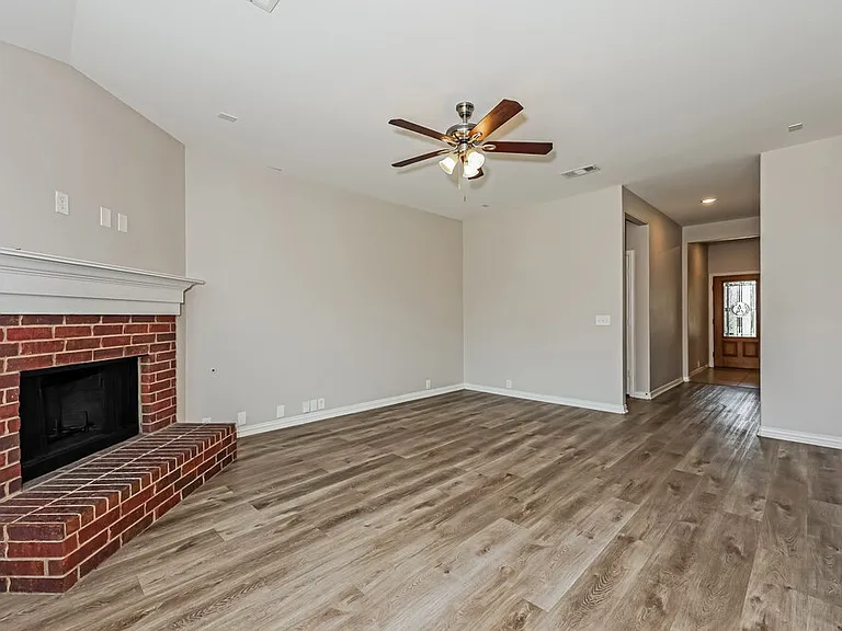 1813 Sparrow Ln — Photo 3