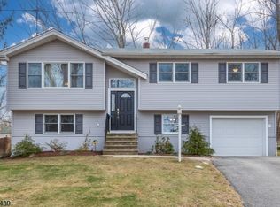 7 Sunset Ter, Stockholm, NJ 07460