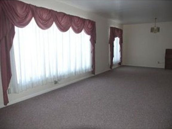 3rd image of 1165 Greenfield Dr