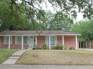 607 Azalea St, Lake Jackson, TX 77566