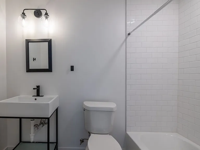 240 Mack Ave — Photo 23