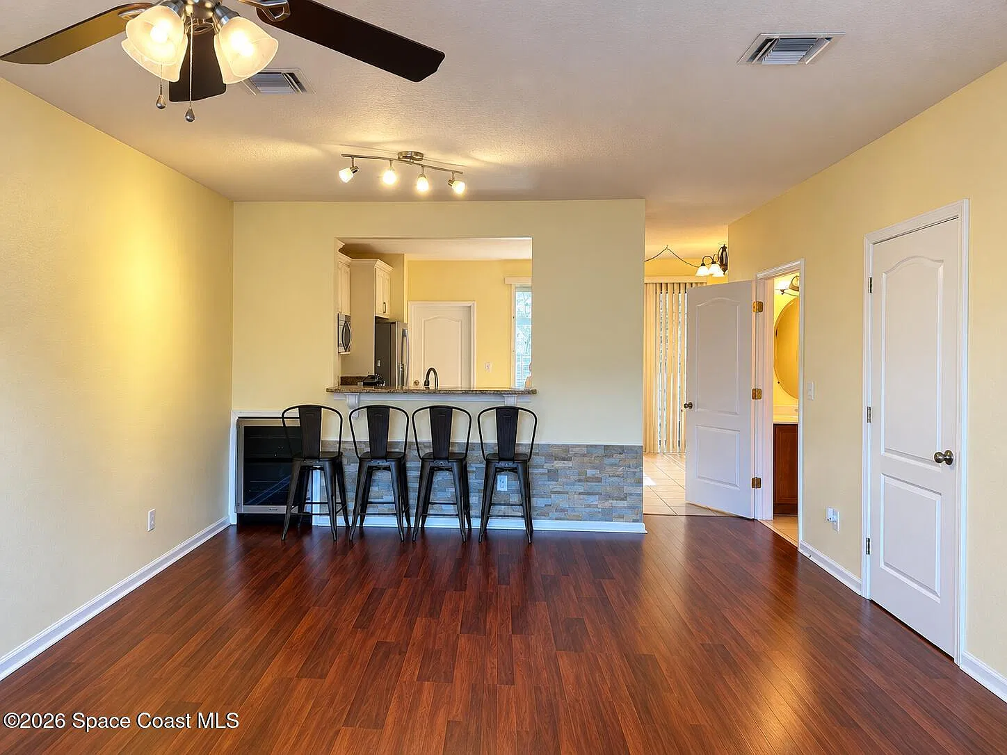 2 bed, 2.5 bath, 1462 sqft, $2,200 — Photo 3