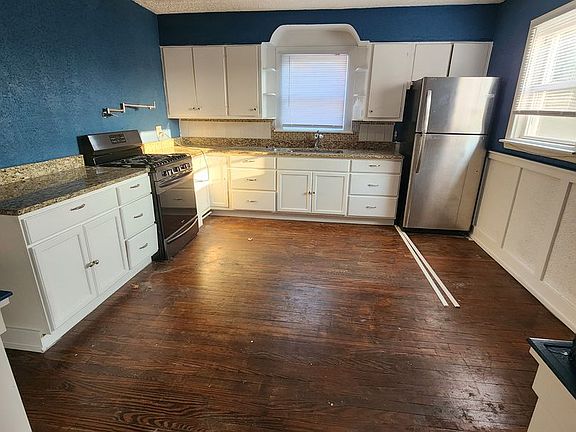 2nd image of 4112 Drummond St #3