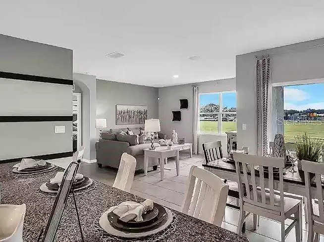 4 bed, 2.0 bath, 1811 sqft, $2,500 — Photo 3