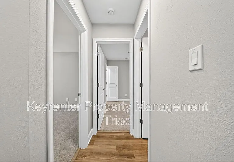 1153 Hawick Dr — Photo 19