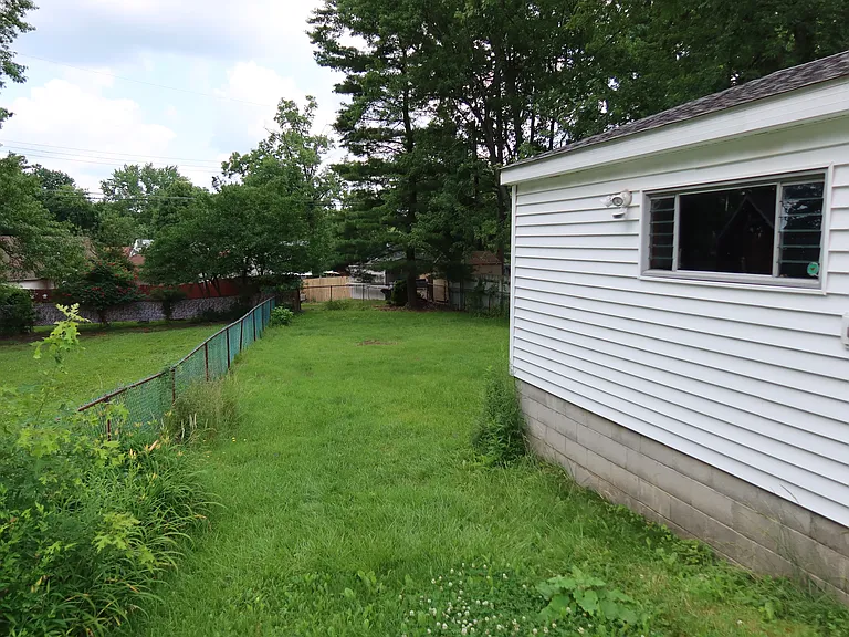 1637 Hanover St — Photo 3