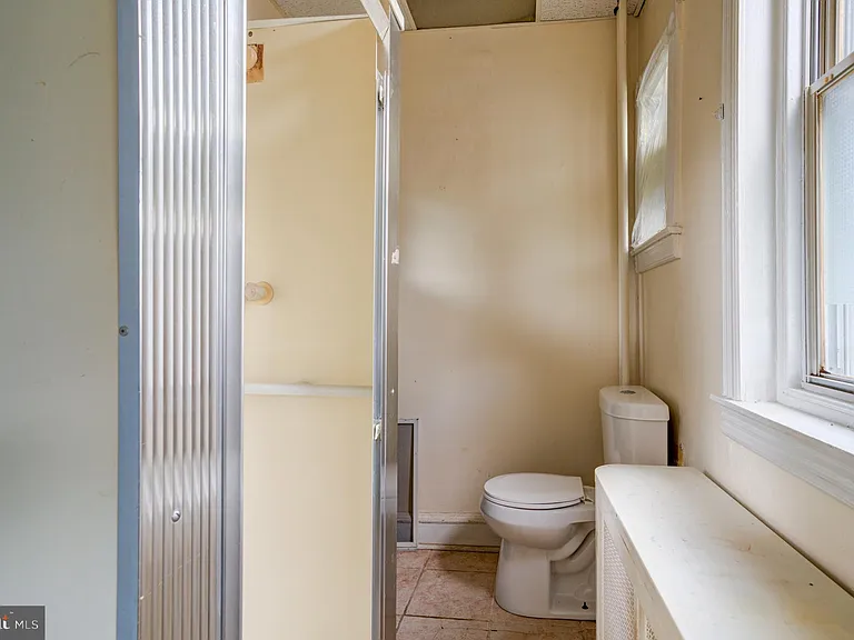 231 E Sydney St — Photo 10