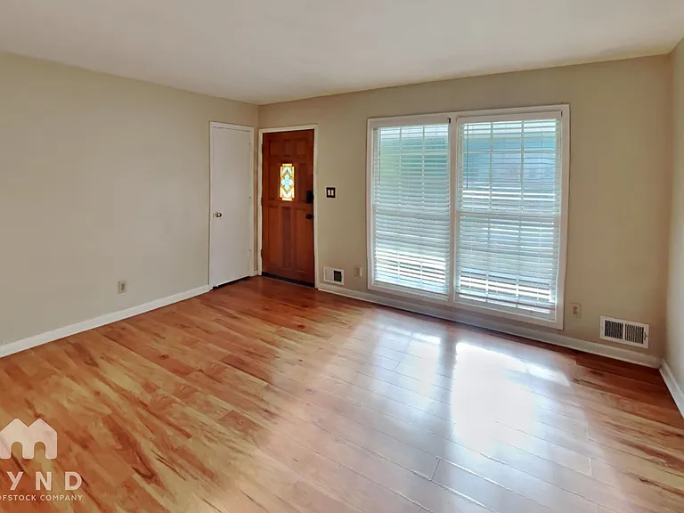 2570 Rolling View Dr SE — Photo 4