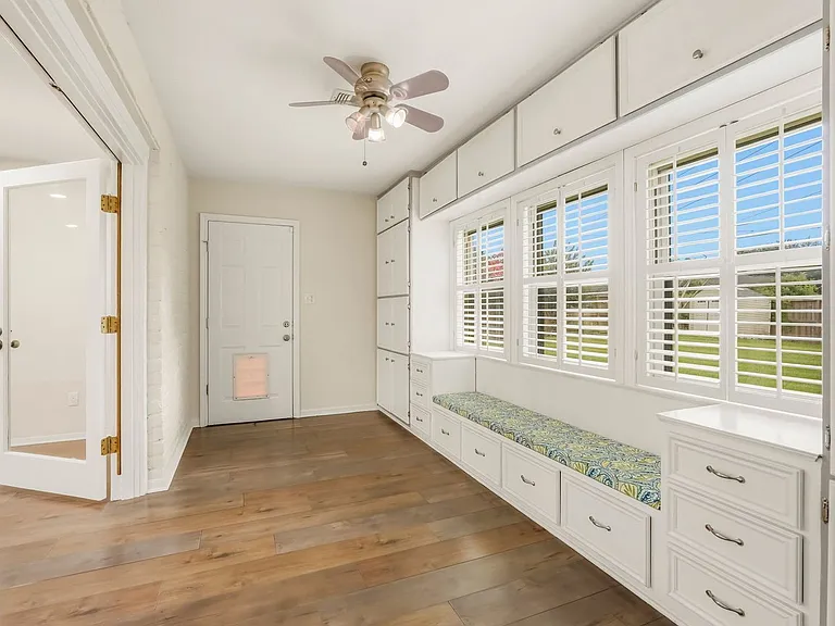 1911 Michele Dr — Photo 16