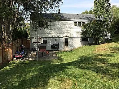 912 13th St — Photo 2