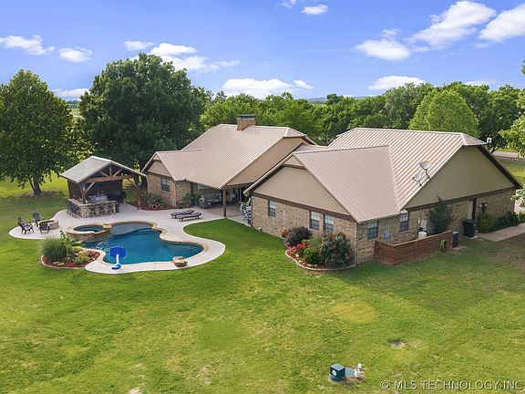 2nd image of 411 Blue Bell Rd