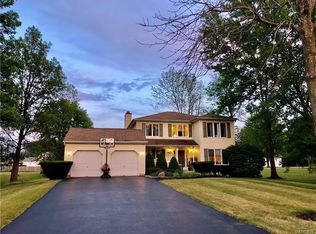 4291 Sunset Dr, Lockport, NY 14094