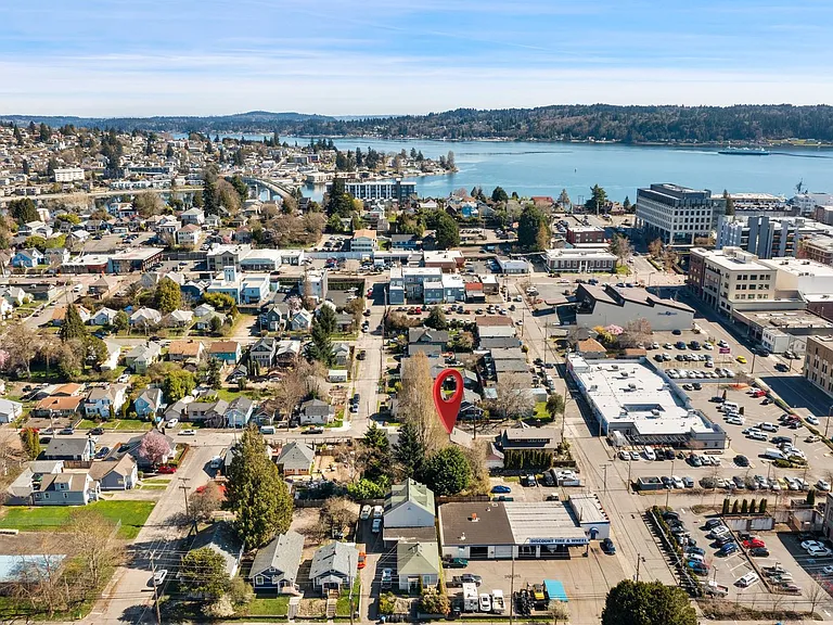 709 McKenzie Ave — Photo 43