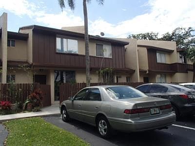 2nd image of 1121 Sussex Dr