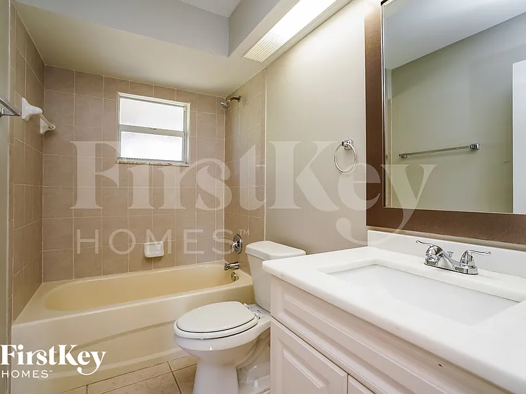 2912 SW 2nd Ave — Photo 14
