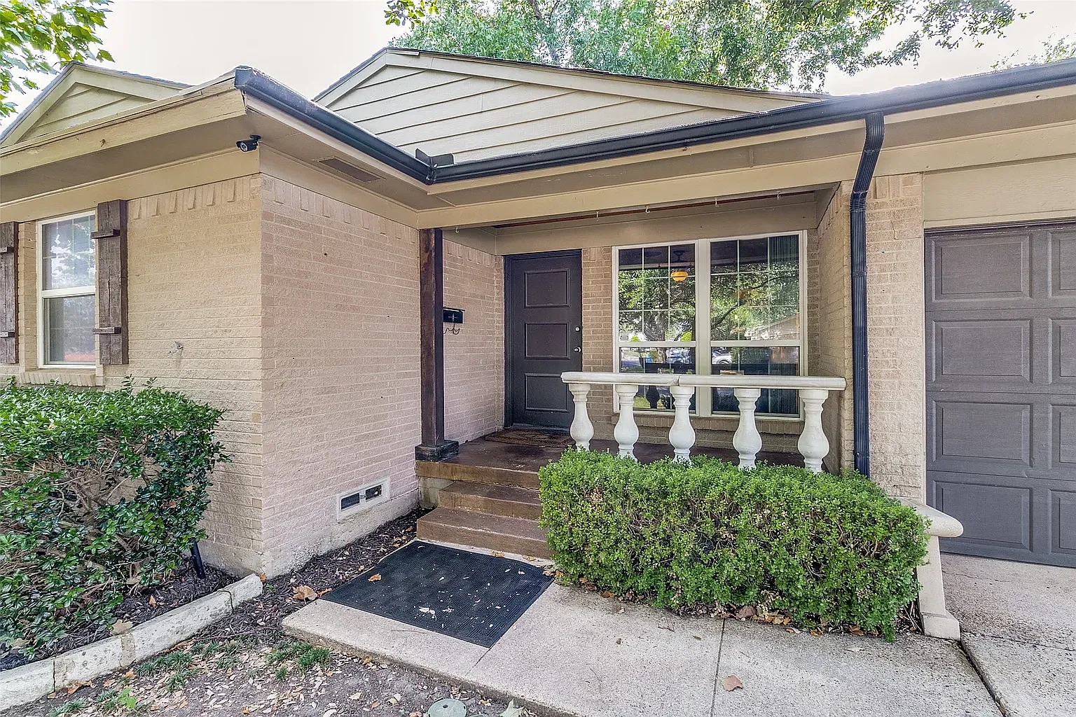 3 bed, 1214 sqft, $2,395 — Photo 1