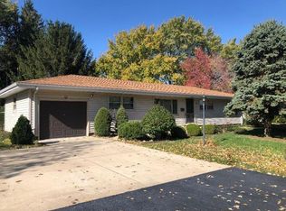 208 Matteson Dr, Villa Grove, IL 61956