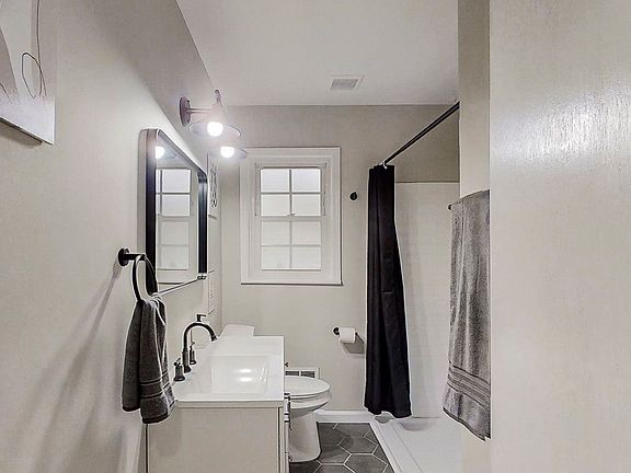 Fully renovated shared ground floor bathroom