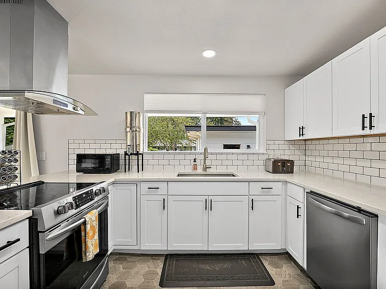 1917 Mark St NE — Photo 10