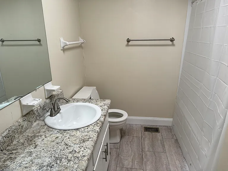 2622 Old Bainbridge Rd #D — Photo 10