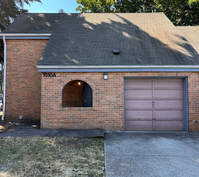 2nd image of 1010A NE 142nd Ave #0