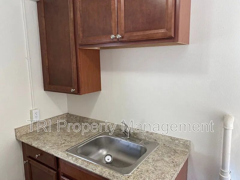 1 bed, 1.0 bath, $925 — Photo 2