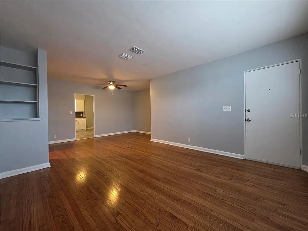 2 bed, 1.0 bath, 1080 sqft, $979 — Photo 2