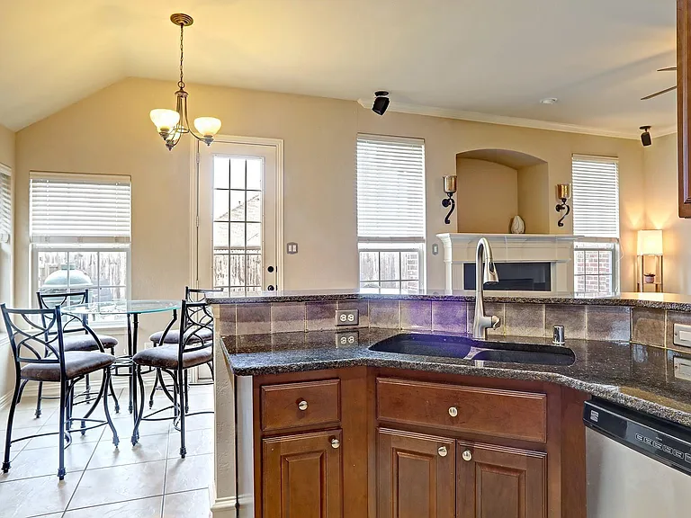 2440 Deerwood Dr — Photo 22