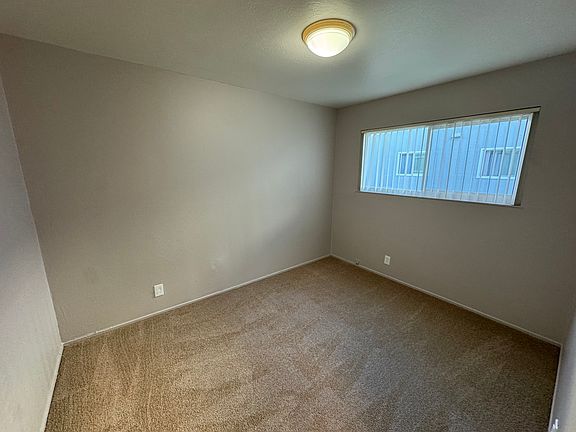 5th image of 2070 Latham St #8