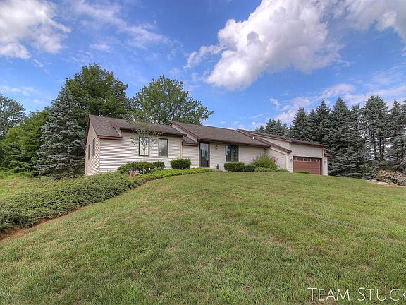 3rd image of 8355 Pine Island Dr NE