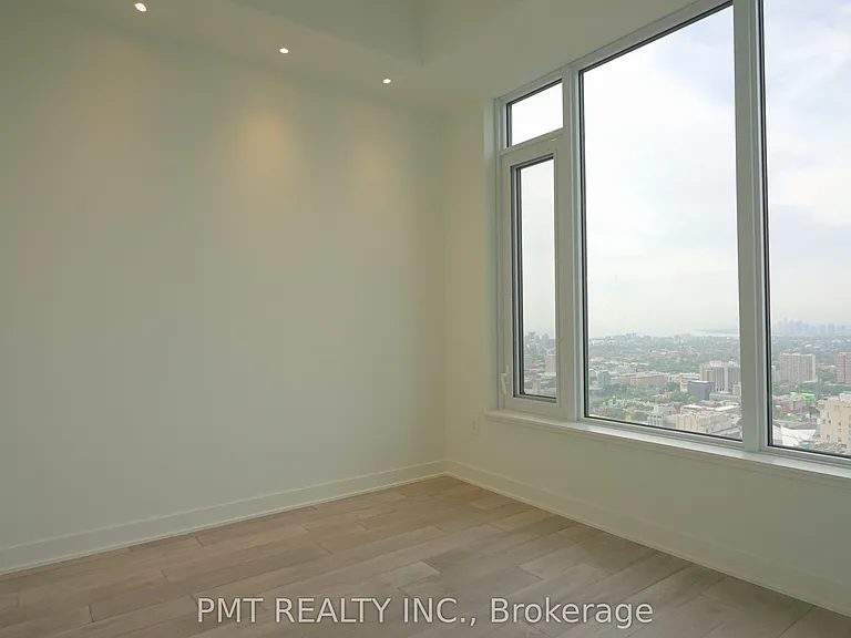 11 Yorkville Ave #4210 — Photo 8