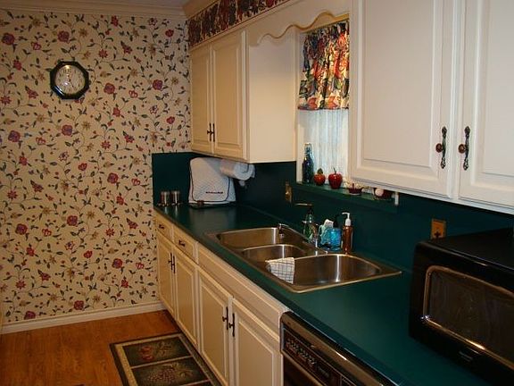 4th image of 550 Potter Dr
