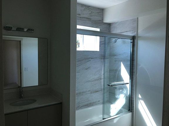 3rd image of 8715 Tobias Ave