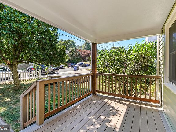 4th image of 5850 Edgehill Dr