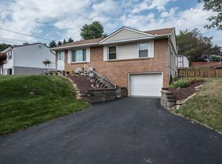 10061 Deerfield Dr, Irwin, PA