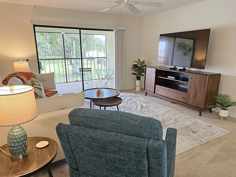 764 Avenida Estancia #206-B — Photo 10