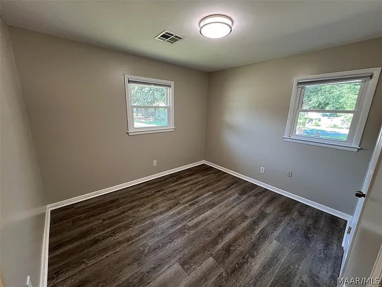 147 Lawrence St — Photo 12