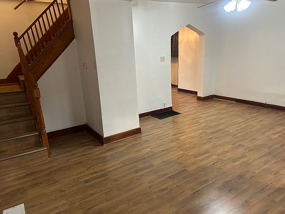 3rd image of 19 S Waller Ave