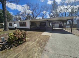 46 River Ledge Dr, Goffstown, NH 03045