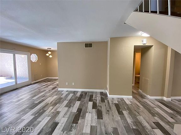 5th image of 3032 El Camino Ave
