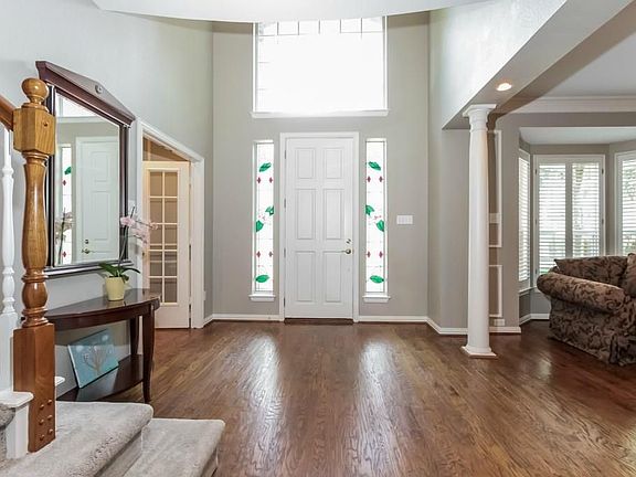 2nd image of 2812 Lake Flower Dr