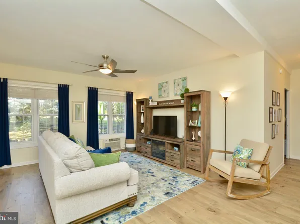 3436 Martha Custis Dr, Alexandria, VA 22302